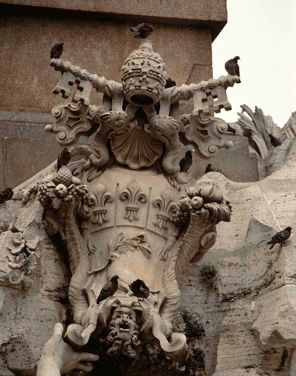 Fontanna Czterech Rzek, detal herbu Innocentego X 1574-1655, kamień 1648-51 autorstwa Gian Lorenzo Bernini