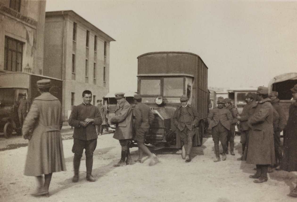 Album "Pictures of War II": włoscy żołnierze w Gradisca Sagrado, Gorizia, Włochy (b/w photo) autorstwa Gigliucci Gigliucci