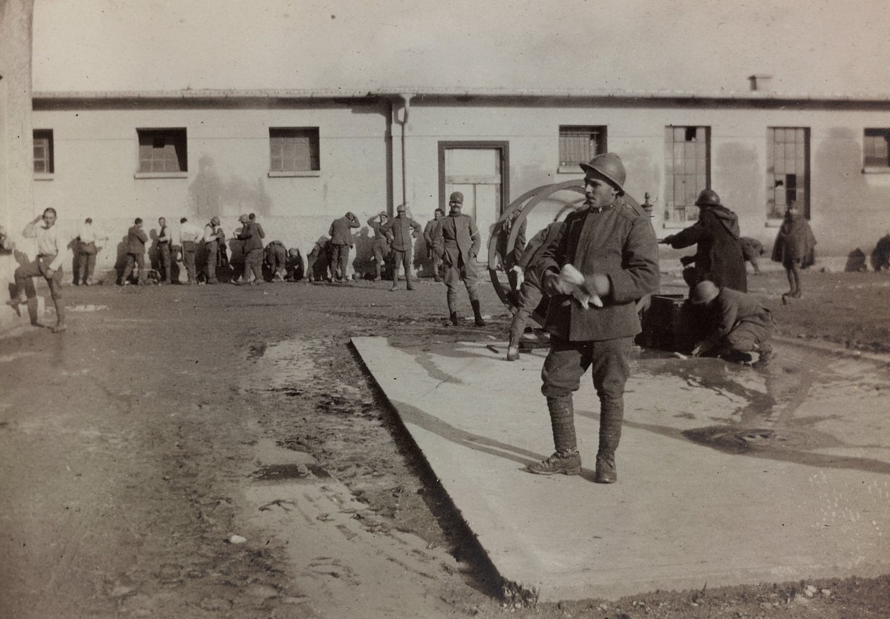 Album "Pictures of War II": włoscy żołnierze w Gradisca Sagrado, Gorizia, Włochy (zdjęcie czarno-białe) autorstwa Gigliucci Gigliucci