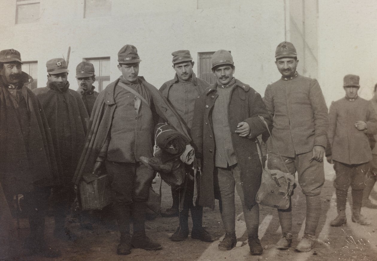 Album "Pictures of War II": włoscy żołnierze w Gradisca Sagrado, Gorizia, Włochy (zdjęcie czarno-białe) autorstwa Gigliucci Gigliucci