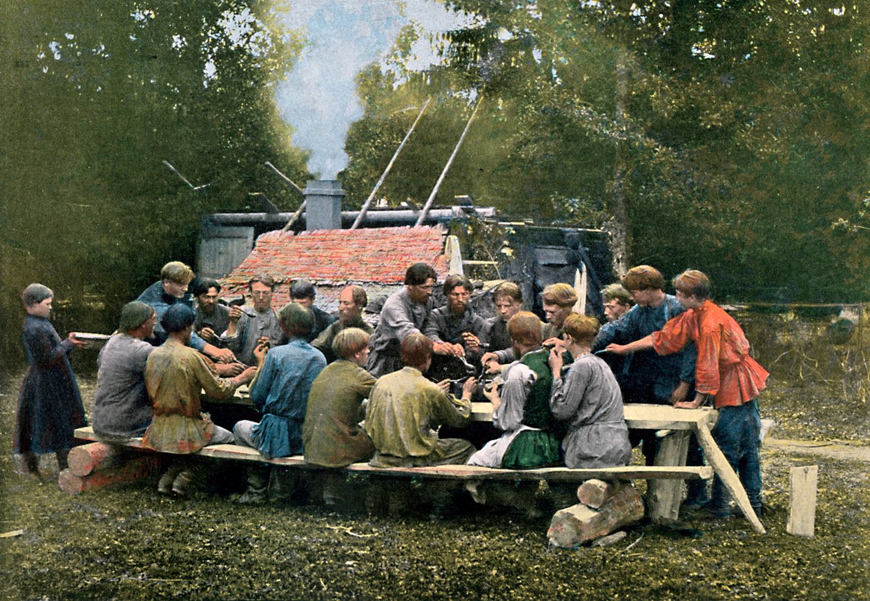 Robotnicza stołówka na wsi, Rosja, ok. 1890 r. autorstwa Gillot