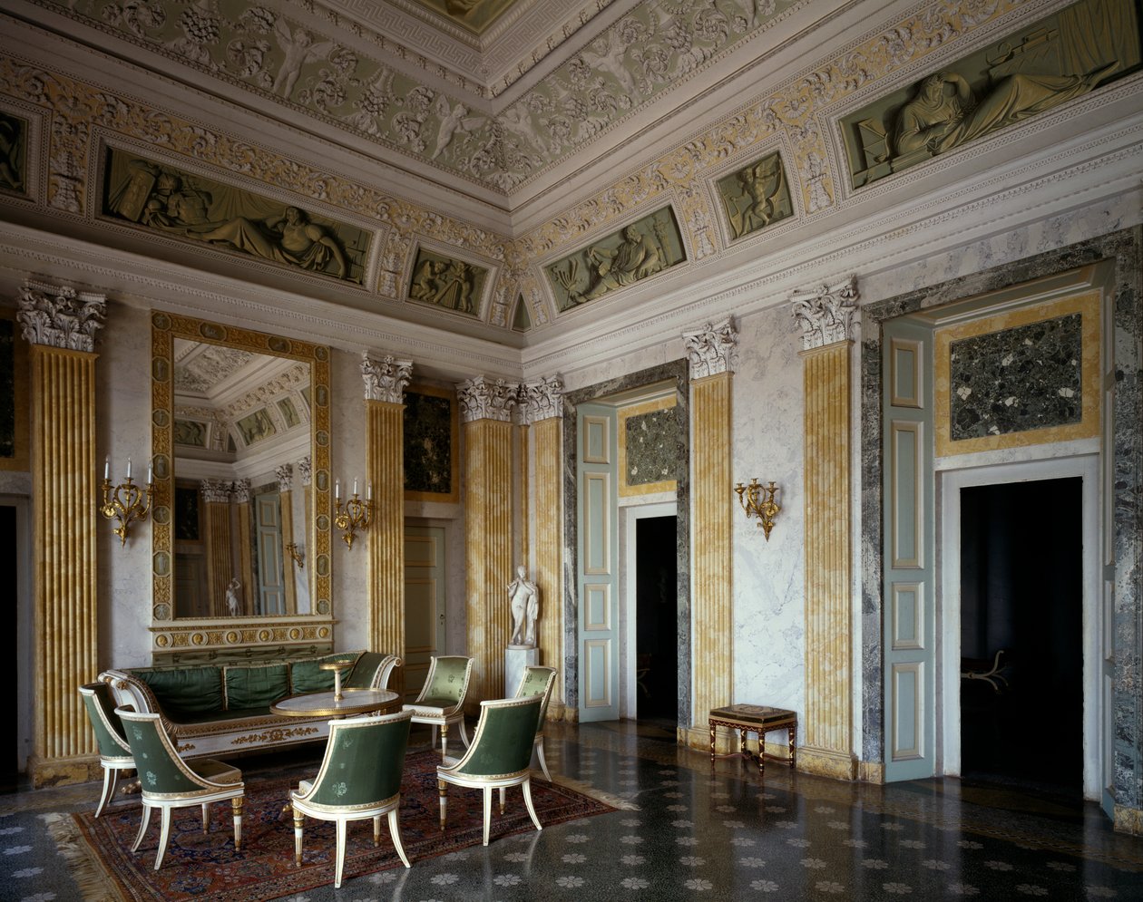 Centralny hol z meblami i dekoracjami, Villa Melzi d