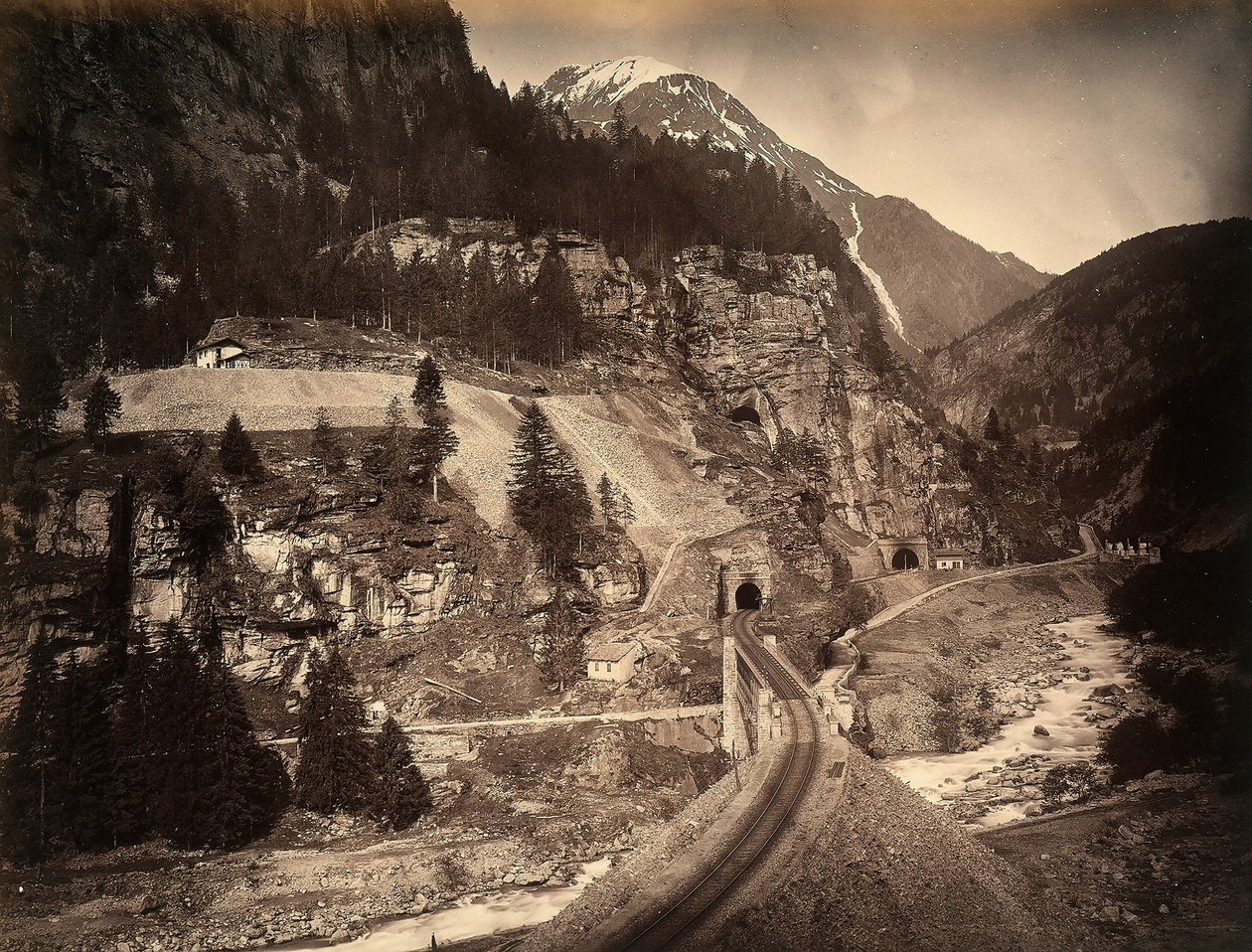 Odcinek linii kolejowej San Gottardo w Faido autorstwa Giorgio Sommer
