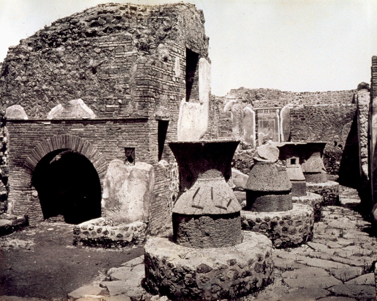 Pompeje: widok na pracownię piekarza autorstwa Giorgio Sommer