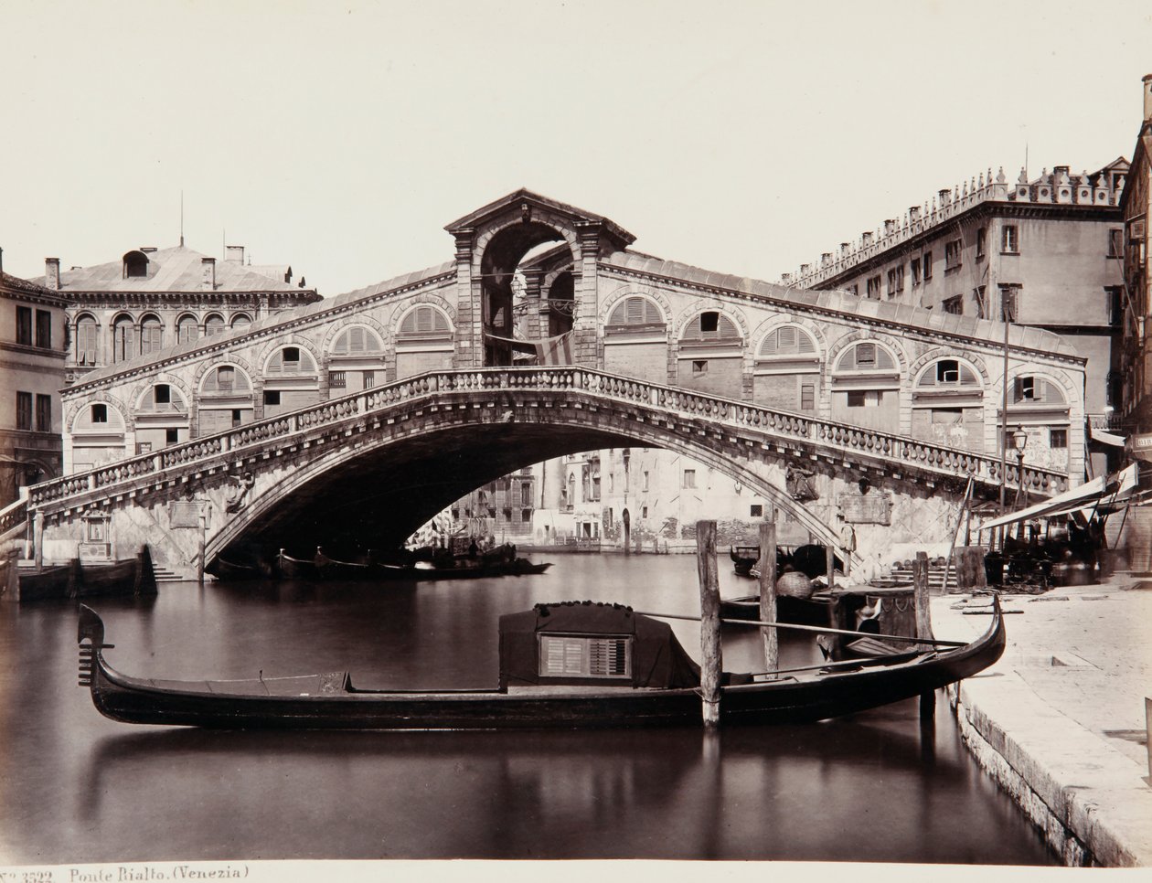 Most Rialto w Wenecji autorstwa Giorgio Sommer
