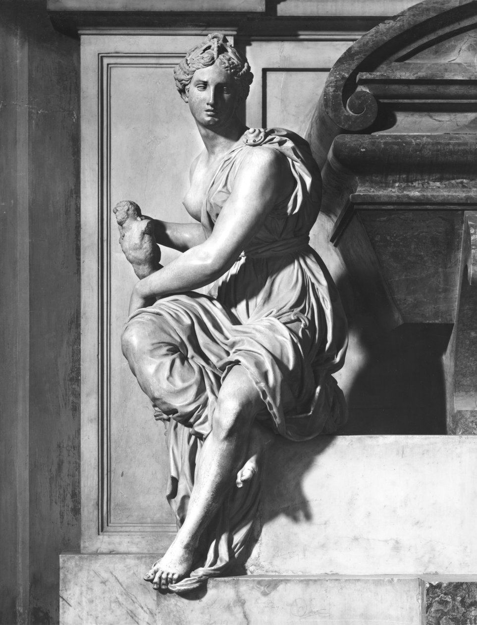 Pomnik Michała Anioła Buonarrotiego (1475-1564), detal personifikacja Rzeźby (marmur) autorstwa Giorgio Vasari