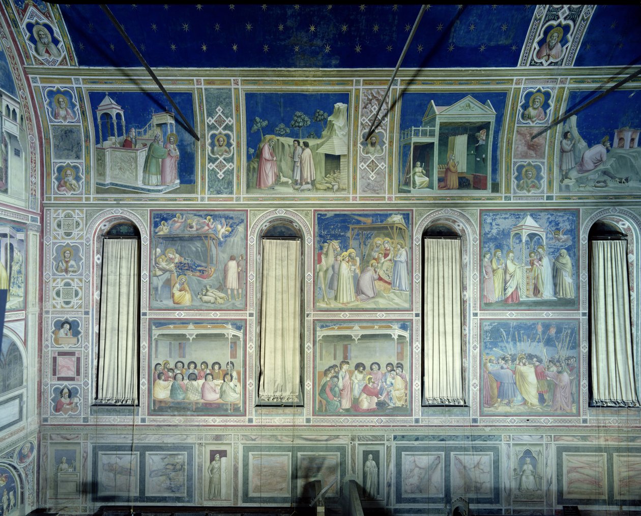 Widok na ścianę południową przedstawiający sceny z Życia Joachima i Anny oraz Życia Chrystusa, ok. 1305 r. autorstwa Giotto di Bondone