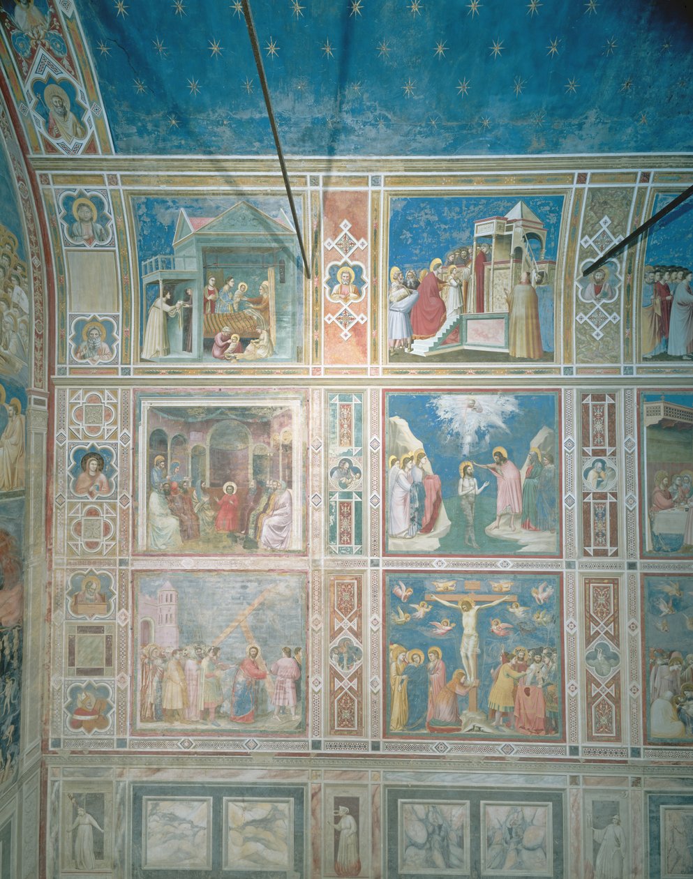 Widok na freski na lewej ścianie, c.1303-05 (po renowacji) autorstwa Giotto di Bondone