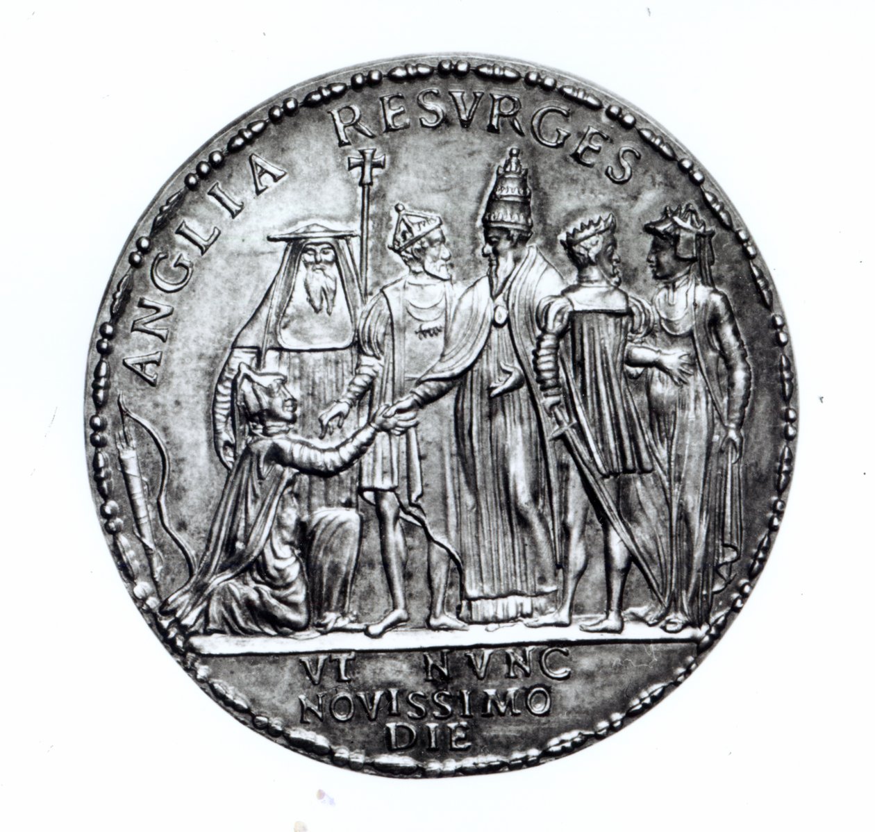 Medal wybity przez papieża Juliusza III dla upamiętnienia przywrócenia Anglii Kościołowi katolickiemu, 1554 (srebrny) autorstwa Giovanni da Cavino