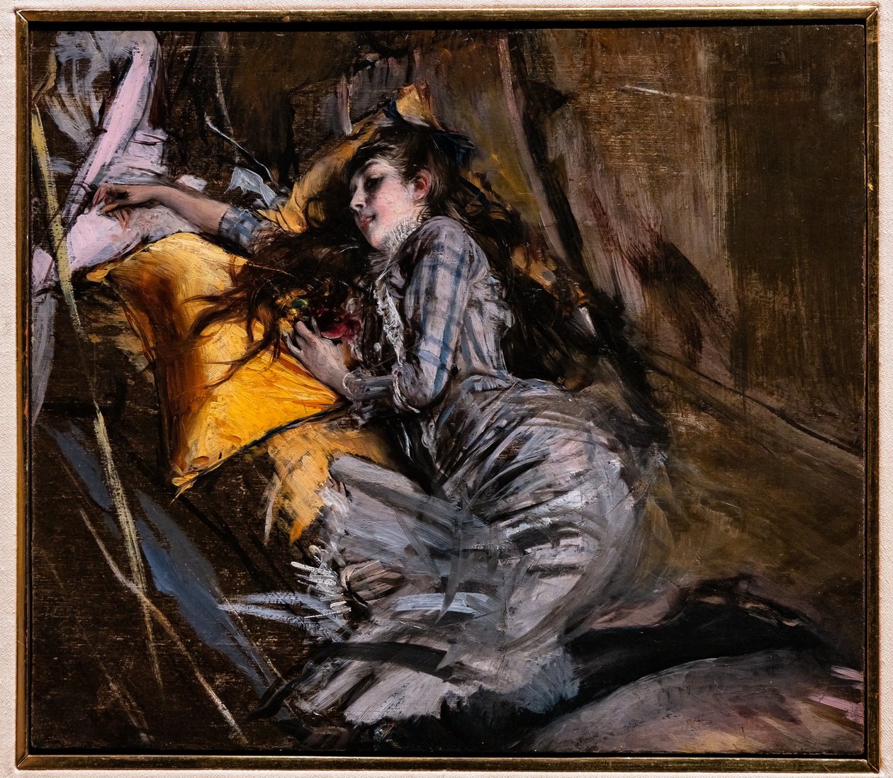 Leżąca dziewczyna w sukience w szkocką kratę autorstwa Giovanni Boldini
