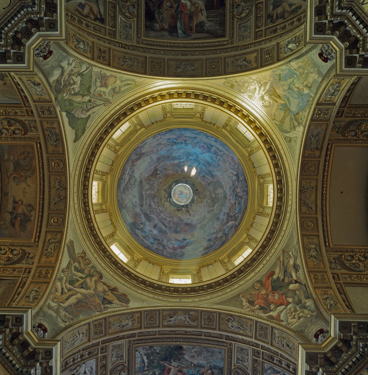 Widok wnętrza kopuły Maderno z freskami autorstwa Giovanni Lanfranco