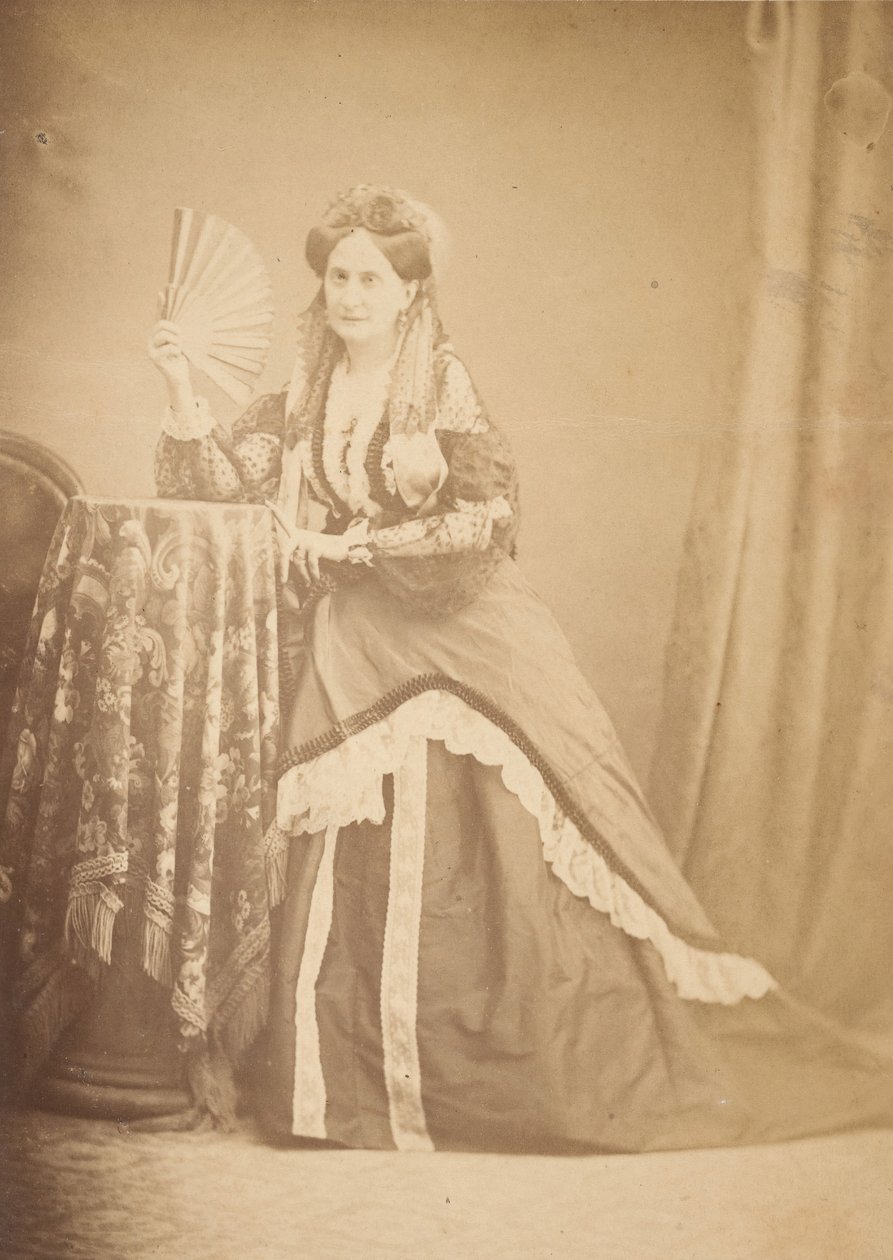 [La Comtesse przy stole trzymającym wentylator], lata 60. XIX wieku. autorstwa Giovanni Morotti