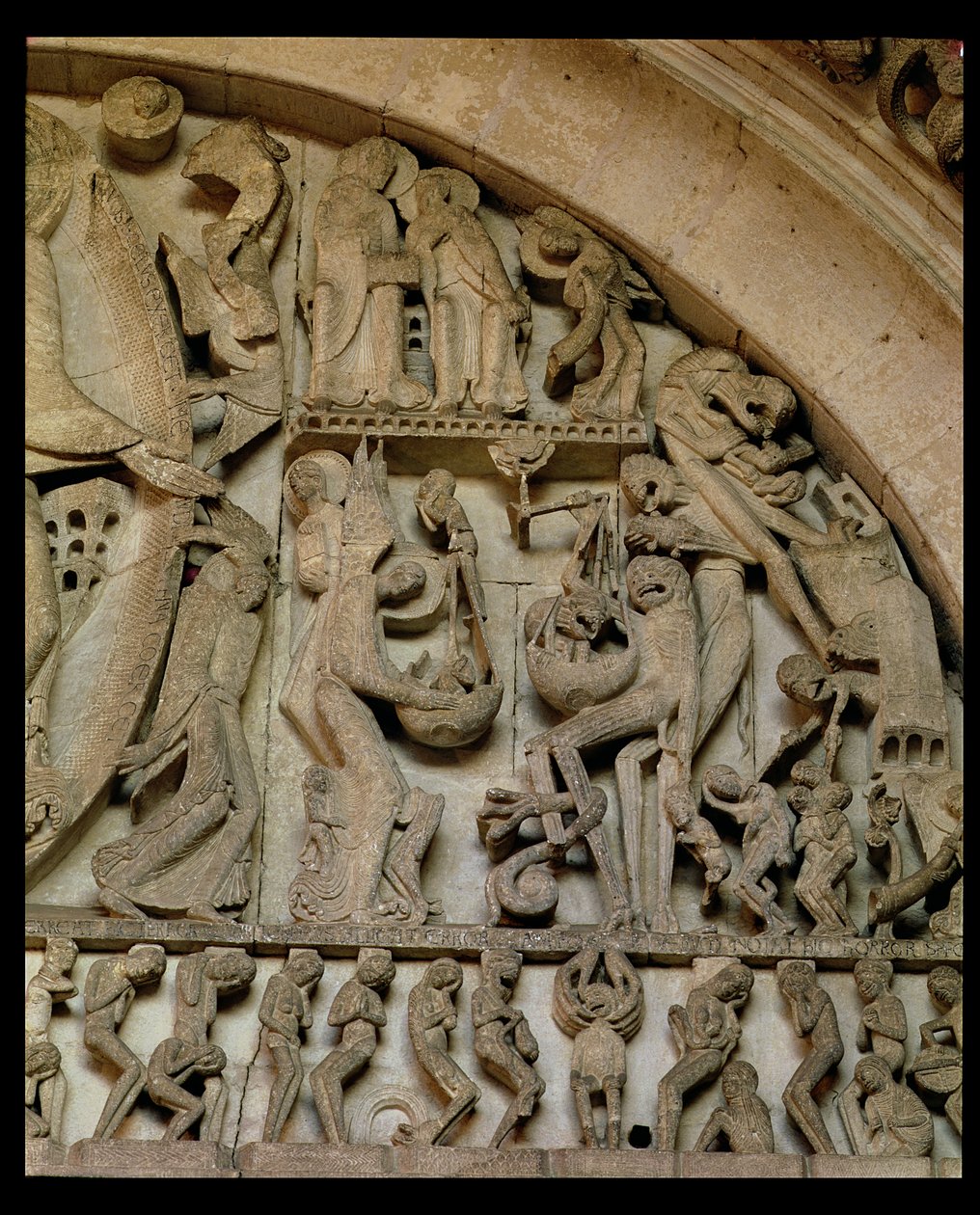 Portal Zachodni, fragment Sądu Ostatecznego, prawa strona przedstawiająca ważenie dusz, ok. 1130-5 wapień autorstwa Gislebertus