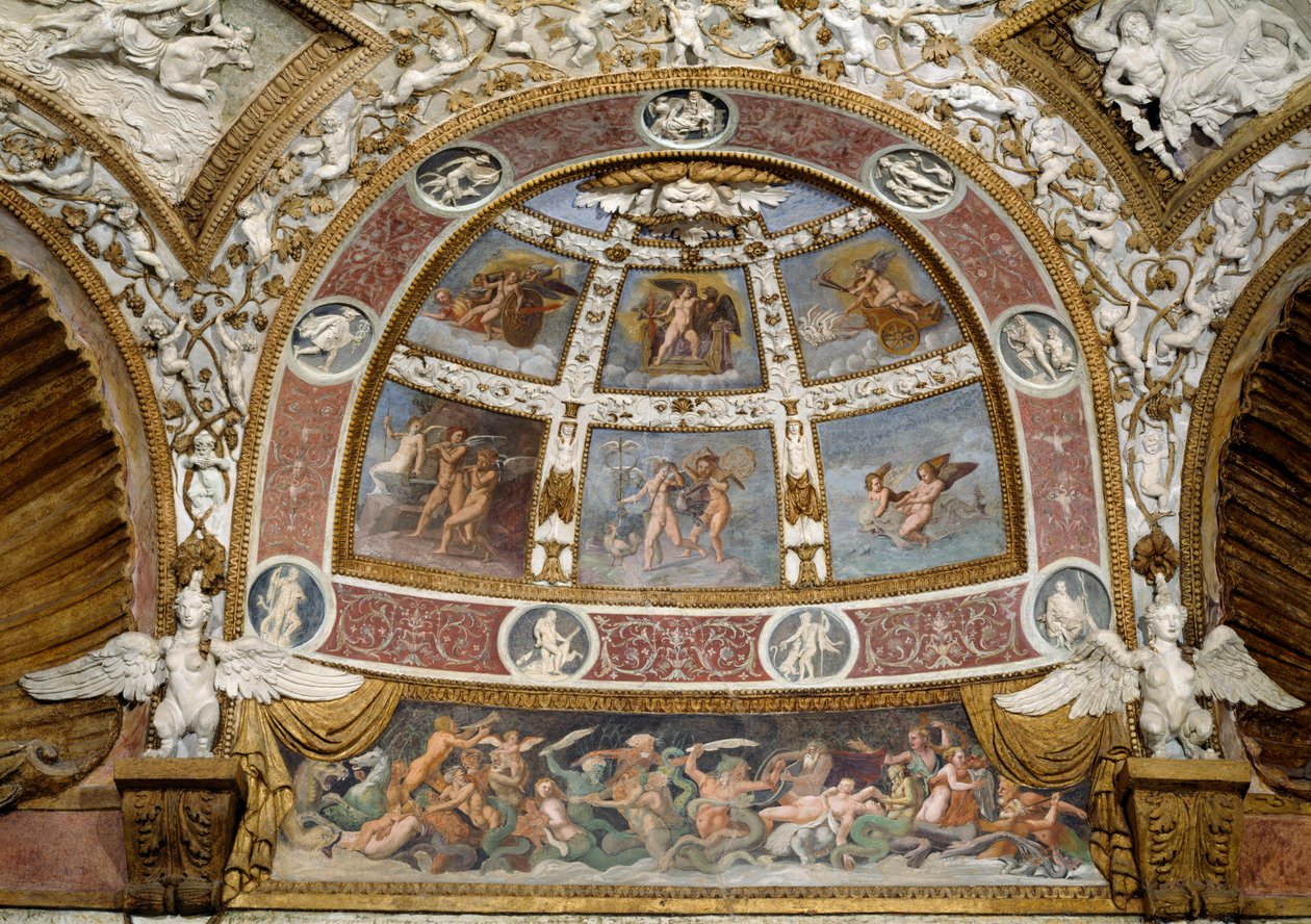 Camera delle Aquile, fragment stropu przedstawiający fryz przedstawiający bitwę trytonów z centaurami, powyżej luneta przedstawiająca sceny mitologiczne i zrąb dekoracji stiukowej, fresk z 1528 r. i św. autorstwa Giulio Romano