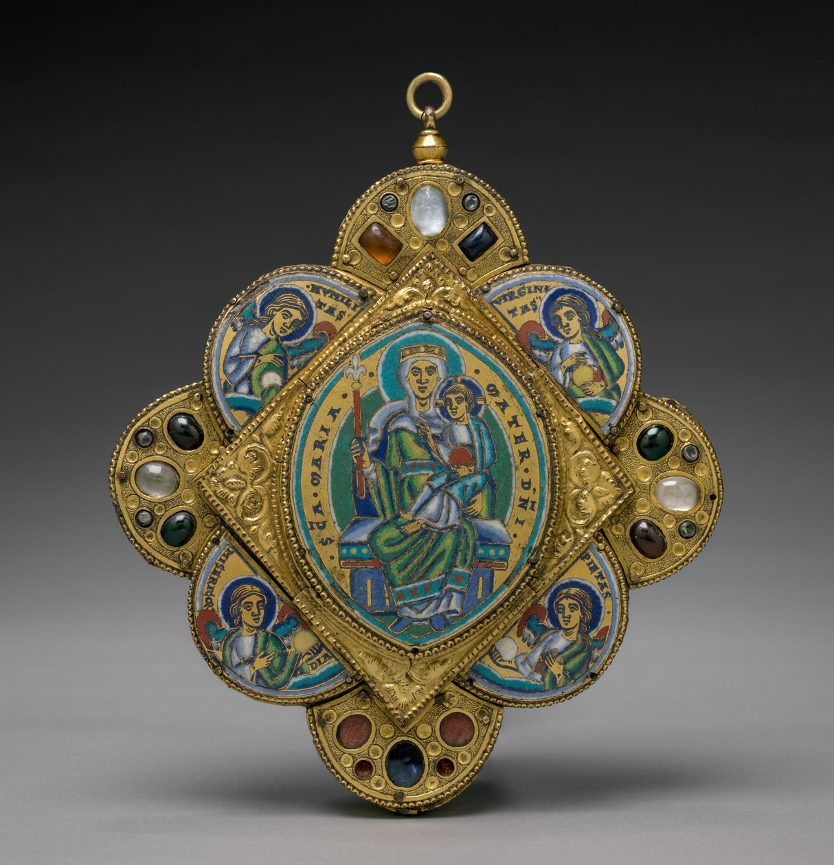 Wisiorek z Matką Boską z Dzieciątkiem, ok. 1900 r. 1160-1170. autorstwa Godefroid de Huy
