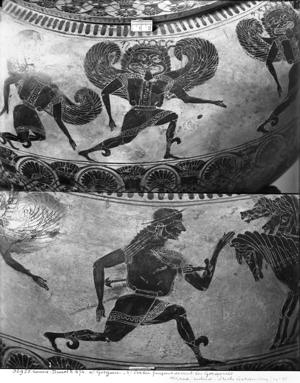 Czarne dinozaury na strychu przedstawiające Perseusza uciekającego przed Gorgonami, ok. 590 pne (ceramika) autorstwa Greek