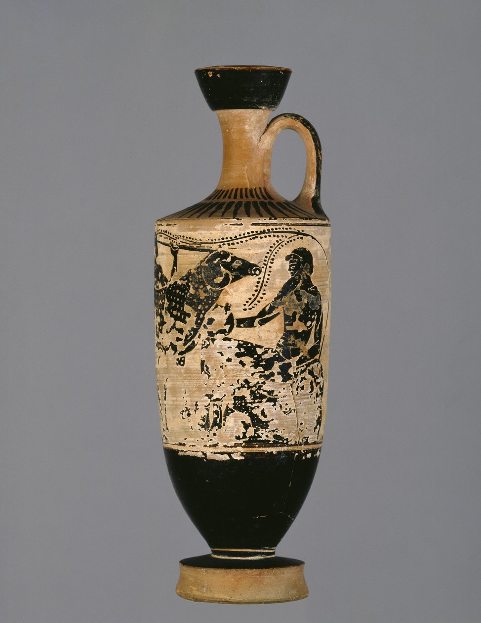 Strychowy czarnofigurowy lekythos ozdobiony Odyseuszem uciekającym przed cyklopem Polifemem, autorstwa malarza Tezeusza, ok. 500-450 pne (ceramika) autorstwa Greek