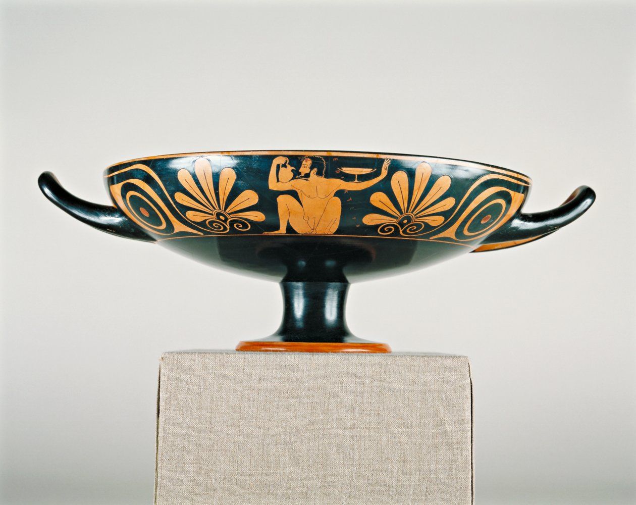 kylix czerwonofigurowy na poddaszu, ok. 520-510 pne (ceramika z dekoracją poślizgową) autorstwa Greek