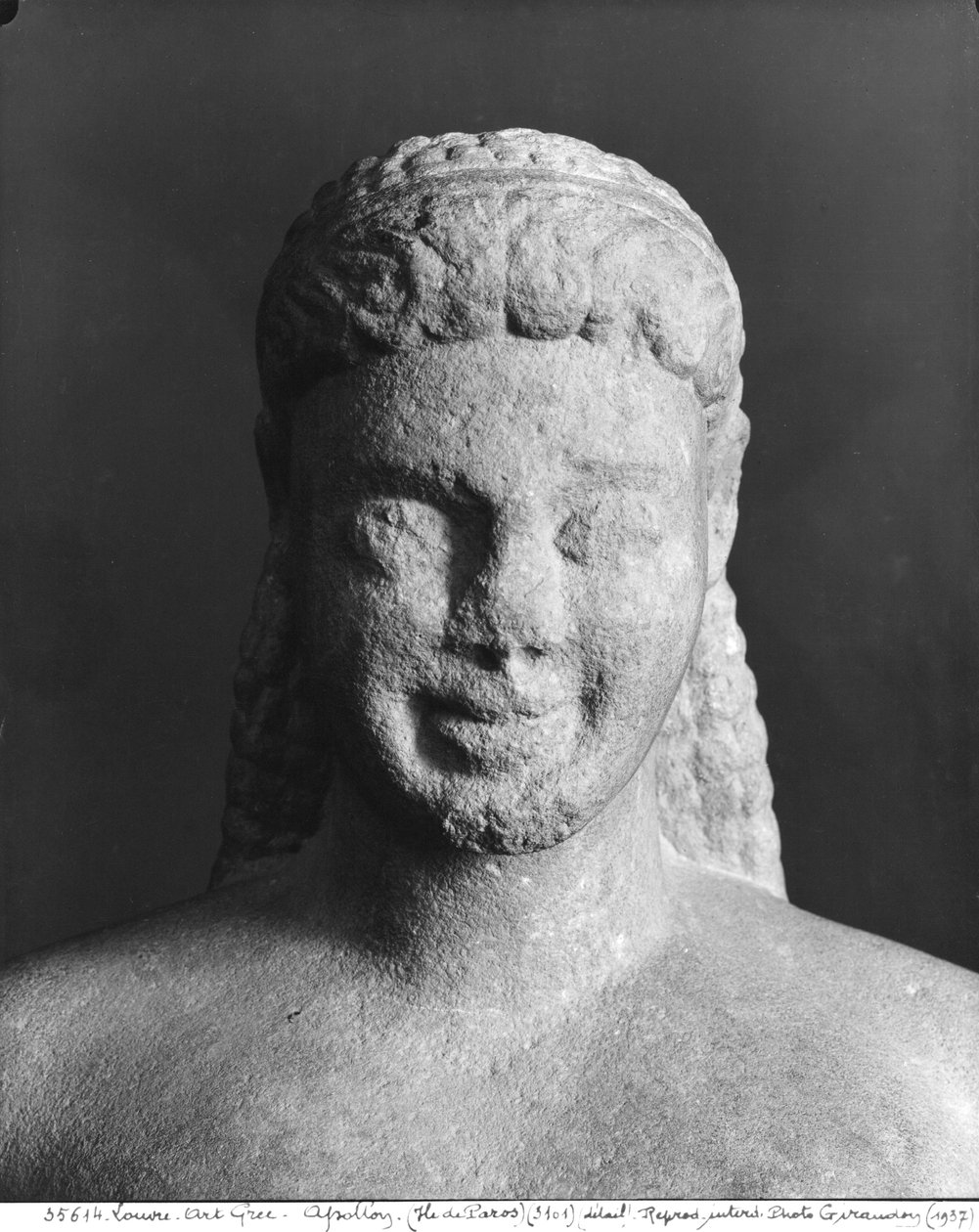 Kouros, z Paros, w pobliżu sanktuarium Asklepiosa, ok. 540 p.n.e. (marmur) (detal) (zob. też 154092) autorstwa Greek