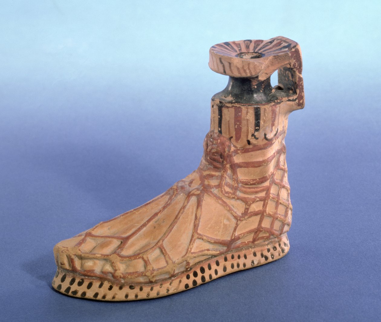 Butelka na perfumy w kształcie sandałowej stopy, grecka, z Taranto (ceramiczna) autorstwa Greek