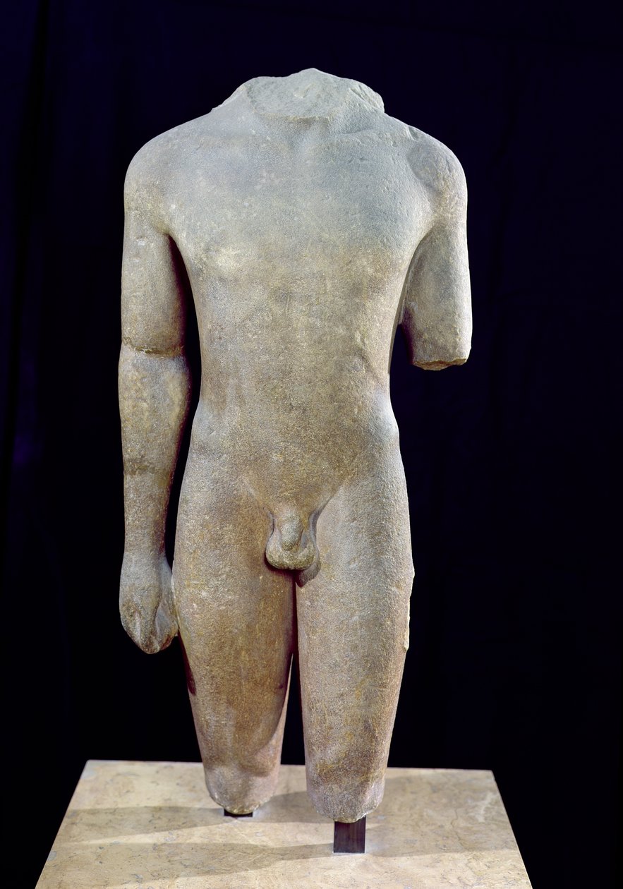 Tułów Kouros, z Akcjum, ok. 550 pne (marmur) (patrz także 202764) autorstwa Greek