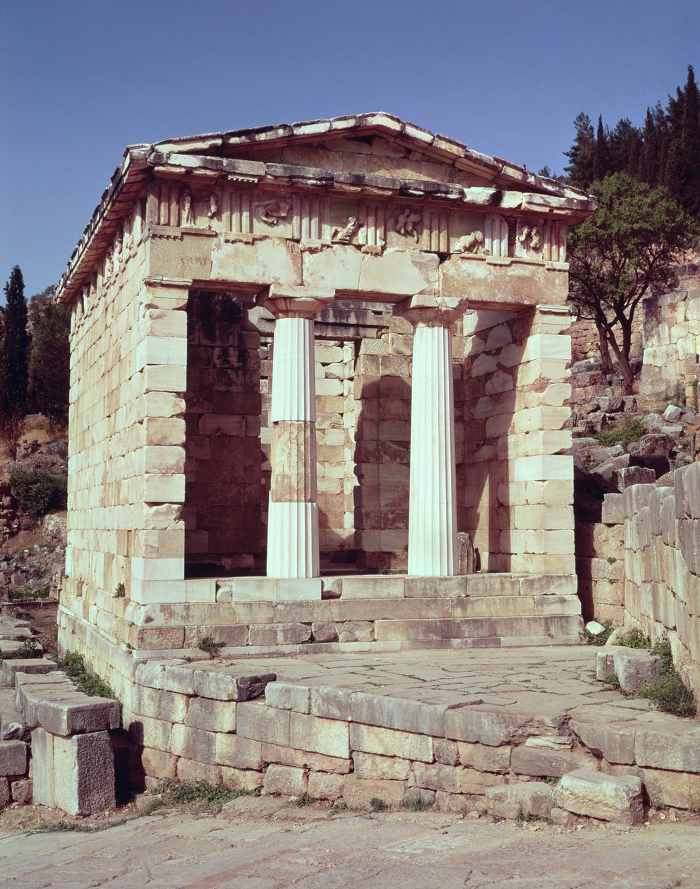 Widok Świątyni Skarbów Ateńczyków autorstwa Greek