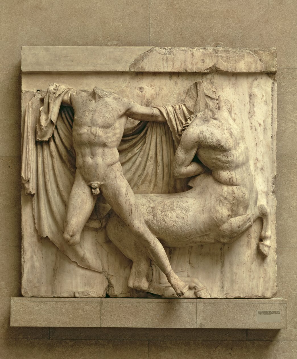 Lapitha zabijająca centaura, metopa XXVII z południowej strony Partenonu, 447-432 p.n.e. (marmur) autorstwa Greek