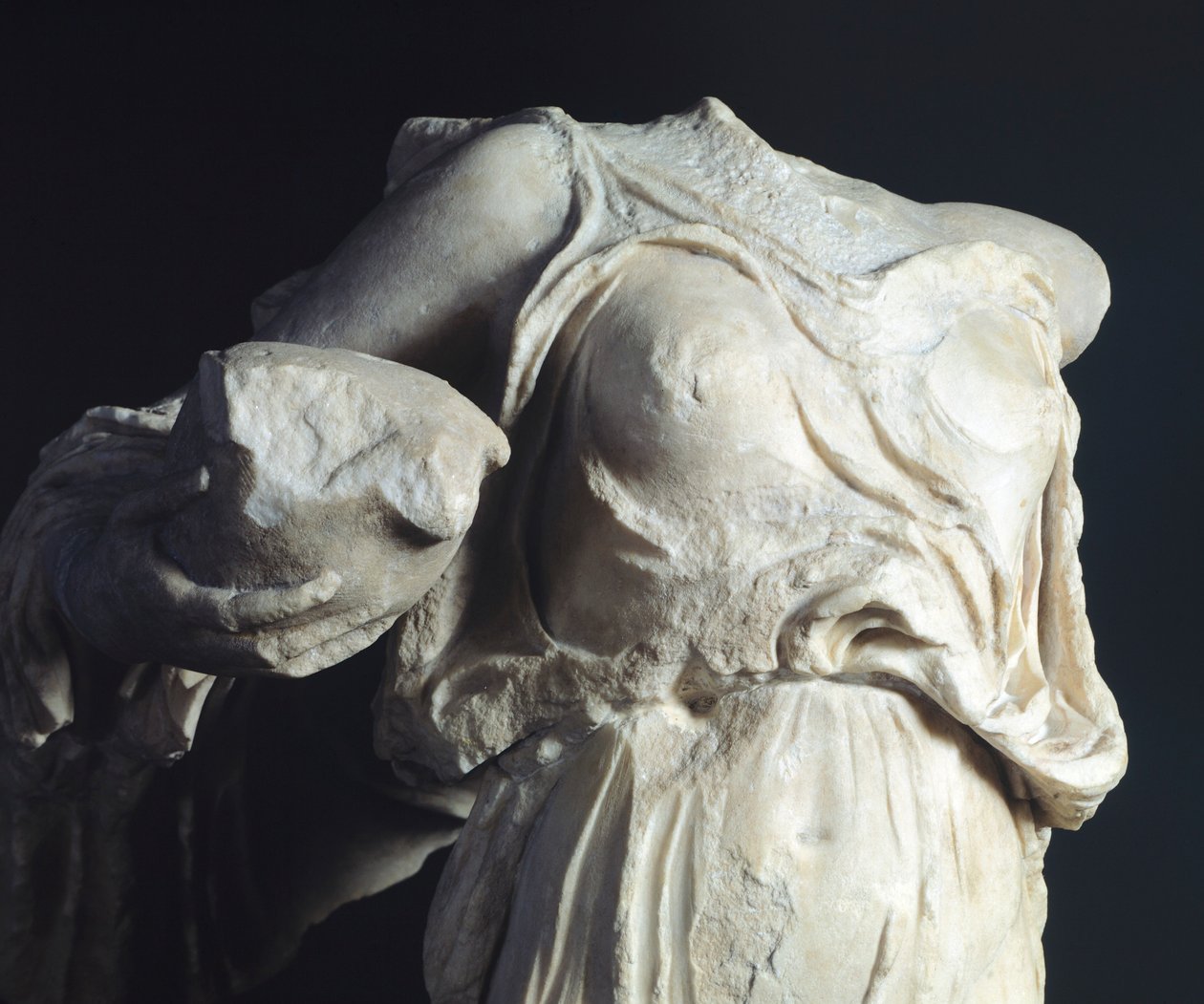Figura akroteryjna, rzeźba ze świątyni Asklepiosa, Epidauros, Grecja, cywilizacja grecka, IV wiek p.n.e. (rzeźba) autorstwa Greek