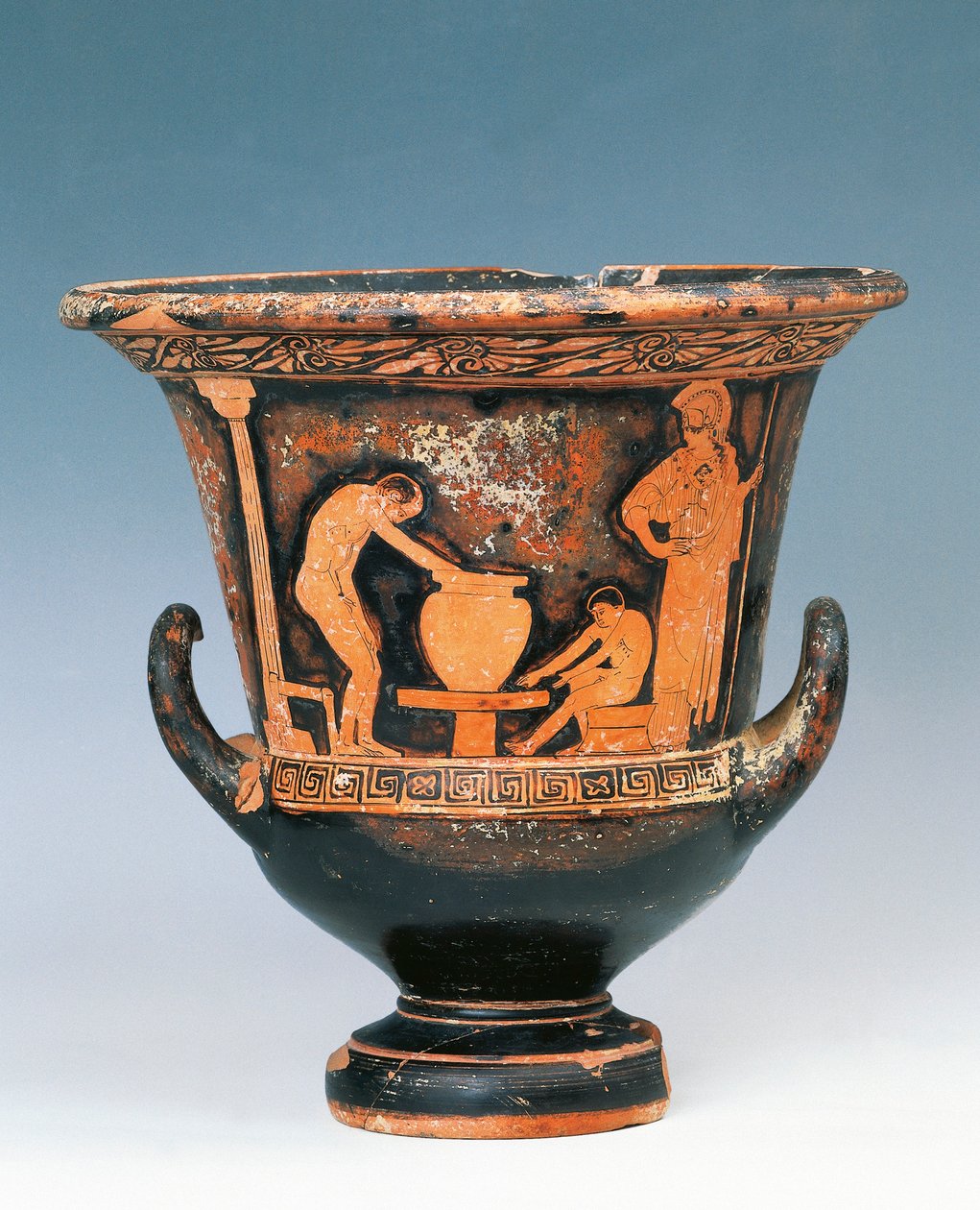 Krater przedstawiający scenę pracy garncarza pod okiem Ateny, czerwonofigurowa ceramika z Sycylii, Włochy, Magna Graecia, V wiek pne (czerwona ceramika) autorstwa Greek