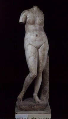 Afrodyta stojąca nago, aleksandryjska, ok. 336-30 pne (marmur) autorstwa Greek