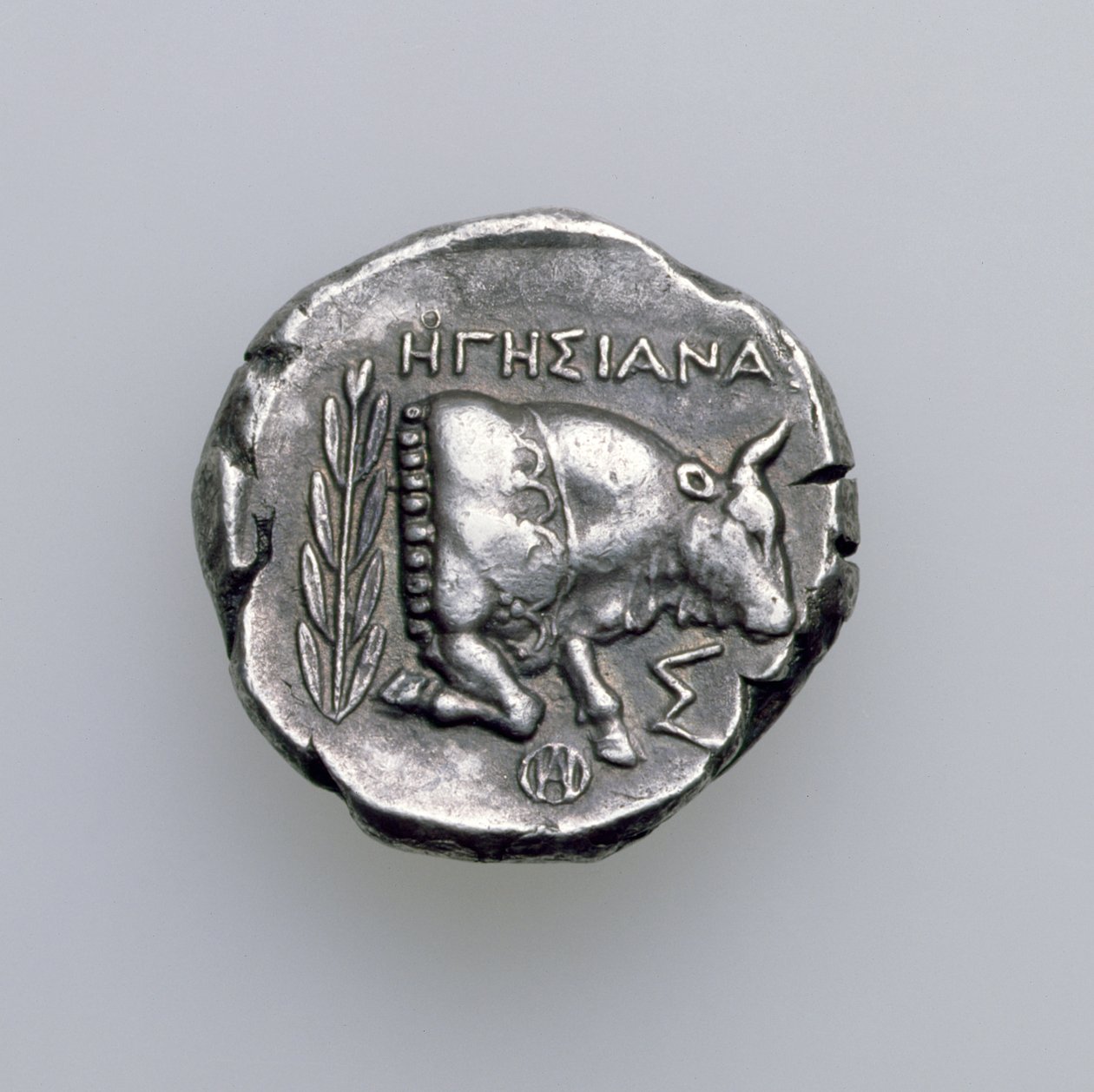 Tetradrachma z Samos, Ionia, przedstawiająca byka, ok. 390 pne (rewers) (srebro) (awers patrz 168076) autorstwa Greek School