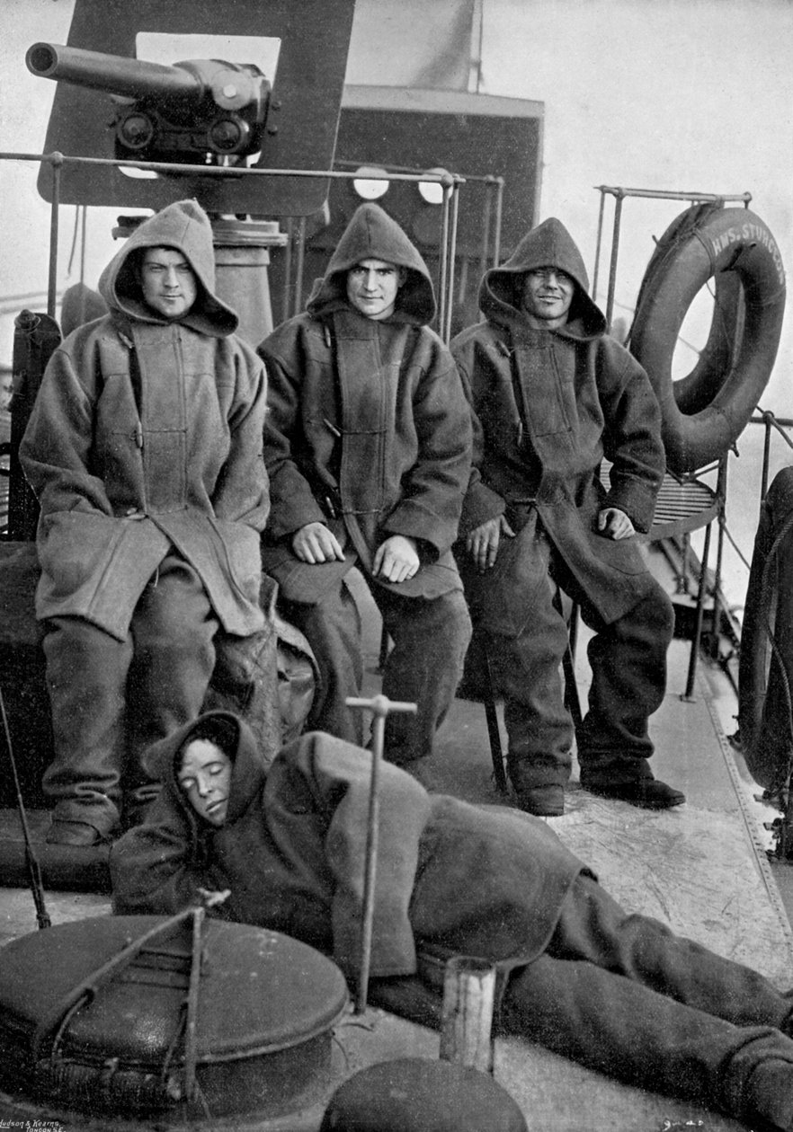 Bluejackets niszczyciela torpedowców HMS Sturgeon, 1896 autorstwa Gregory and Co