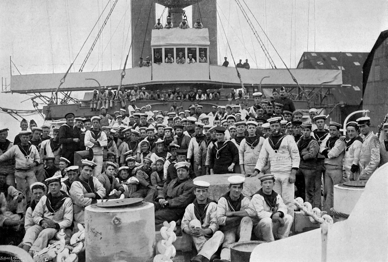 Na dziobie HMS Royal Sovereign, 1895 autorstwa Gregory and Co