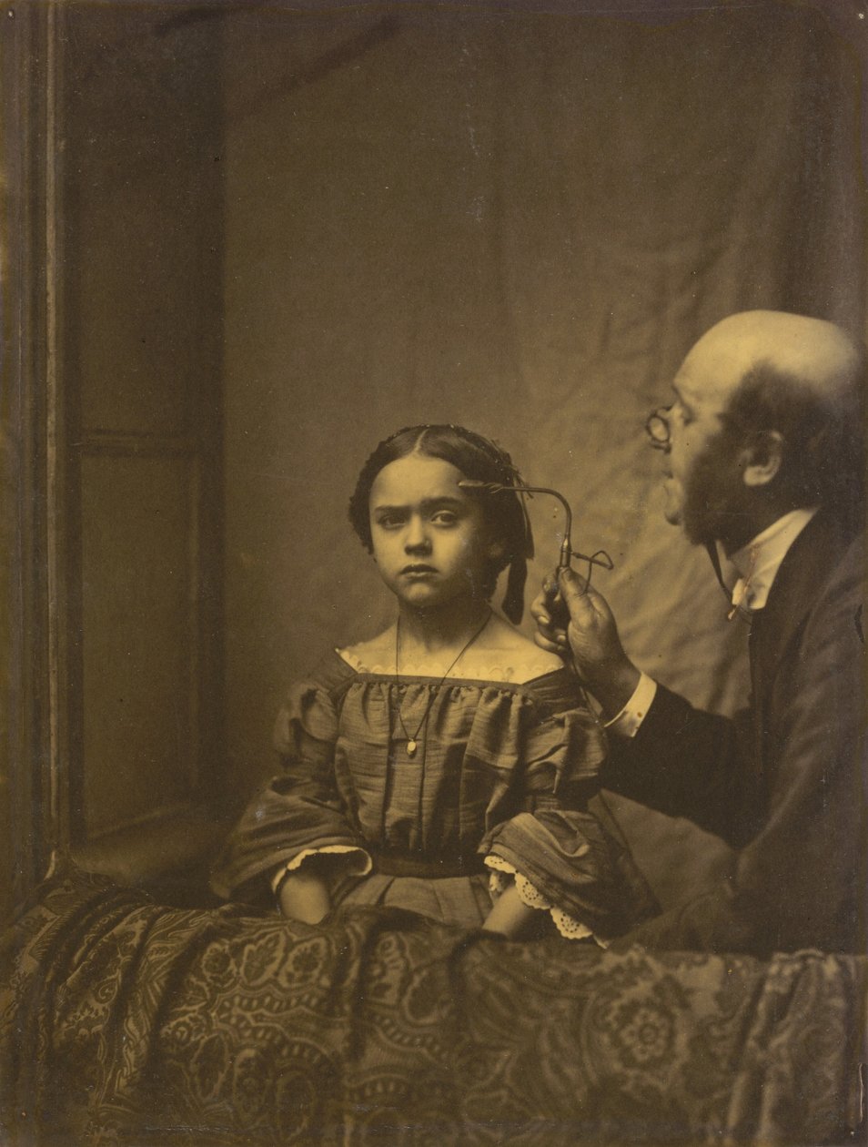Mięsień uwagi (po lewej); Skurcz brwi spowodowany jasnym światłem (po prawej), 1854-1856, wydruk 1862 (zdjęcie) autorstwa Guillaume Benjamin Armand Duchenne de Boulogne