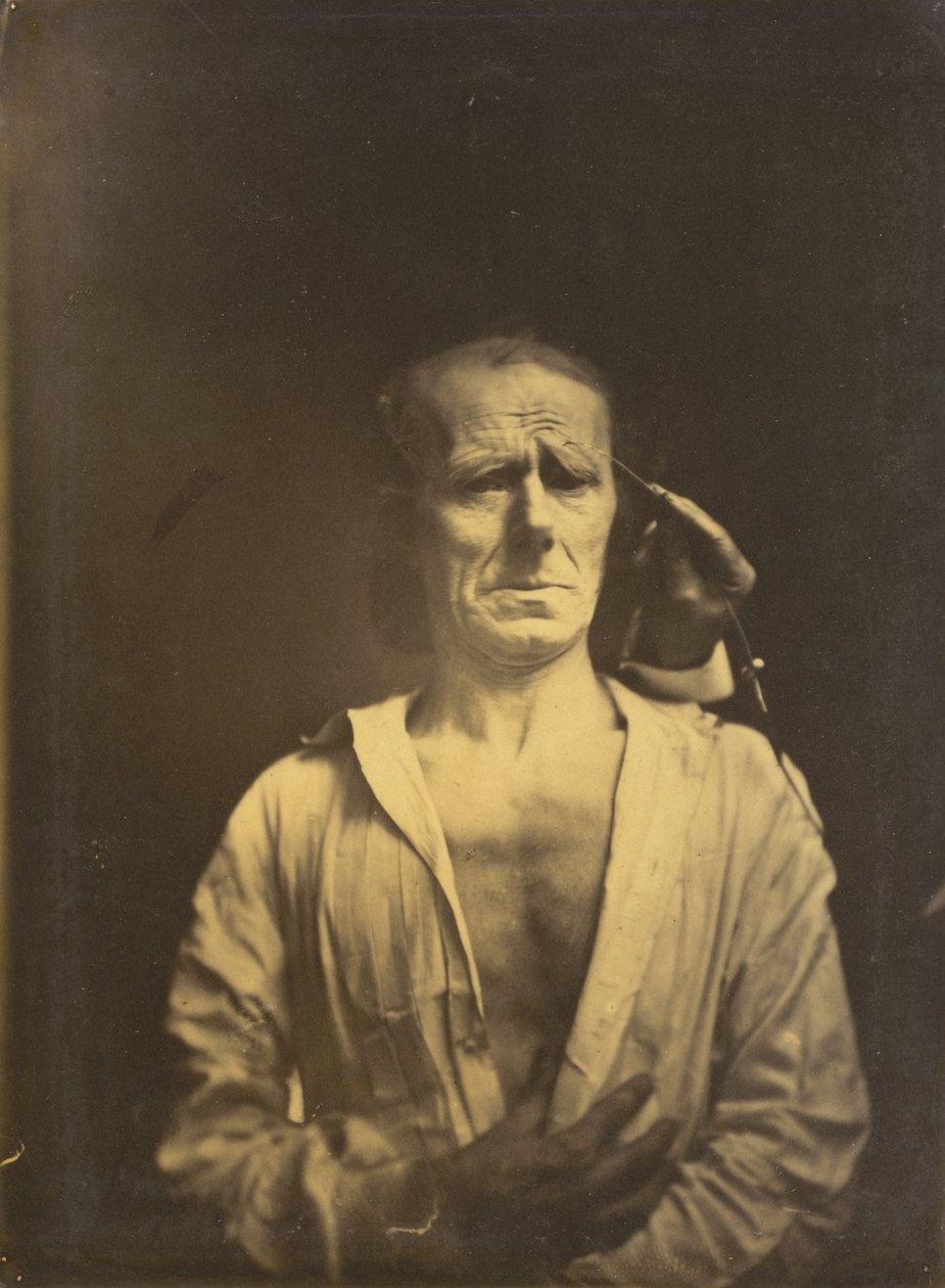 Skurcz m.in. tektura falista supercilii pod bardzo silnym światłem (po lewej); Zrelaksowana twarz (sfotografowana w pełnym słońcu) (po prawej) autorstwa Guillaume Benjamin Amant Duchenne