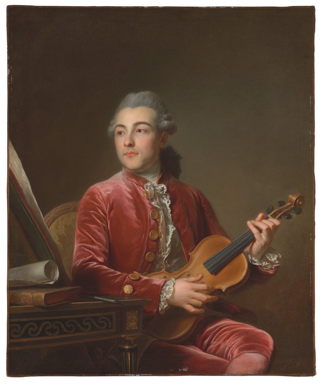 Portret dżentelmena, do połowy długości, siedzącego w czerwonym aksamitnym żakiecie ze skrzypcami (olej na płótnie) autorstwa Guillaume Voiriot