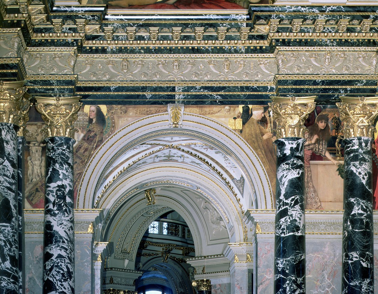 Wnętrze Kunsthistorisches Museum w Wiedniu z dekoracją łukową i spandreli przedstawiającymi postacie XIV-wiecznego Rzymu i Wenecji, 189091 (mural) autorstwa Gustav Klimt