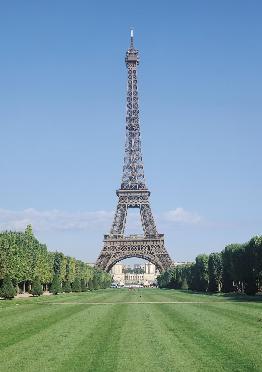 Wieża Eiffla, widok na Palais de Chaillot, zbudowana w latach 1887-89 autorstwa Gustave Eiffel