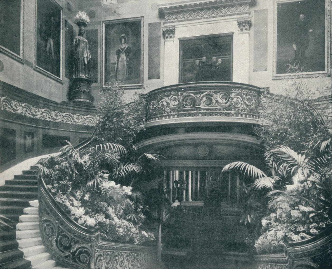 Wielkie Schody w Pałacu Buckingham, c1899, 1901 autorstwa HN King
