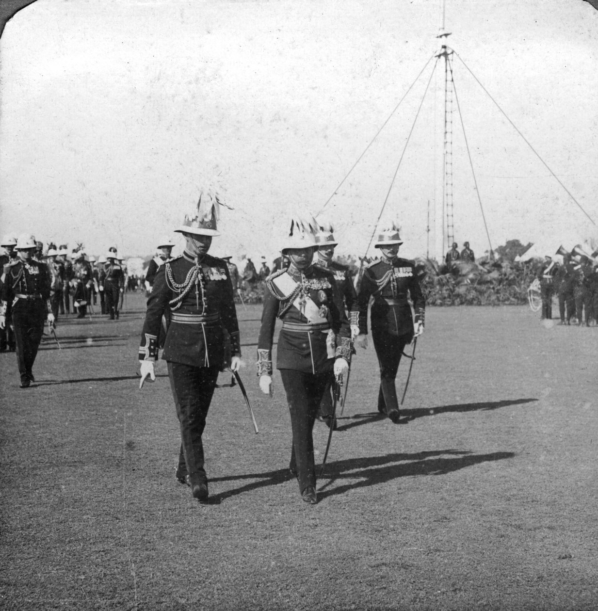 Król Jerzy V 1865-1936 z generałem brygady Sir R Grimstonem, Delhi, Indie, 1912. autorstwa H. D. Girdwood