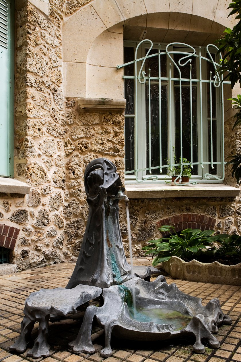 Fontanna, dziedziniec Castel Beranger, 1897-98 autorstwa Hector Guimard