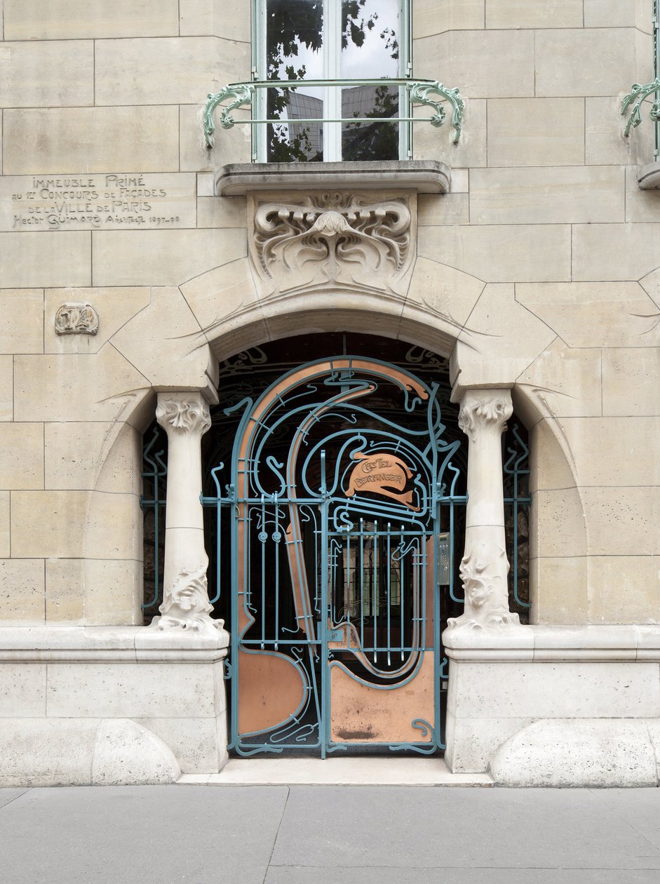 Drzwi wejściowe do zamku Castel Beranger, zbudowanego w latach 1895-1898 w XVI dzielnicy Paryża (zdjęcie) autorstwa Hector Guimard