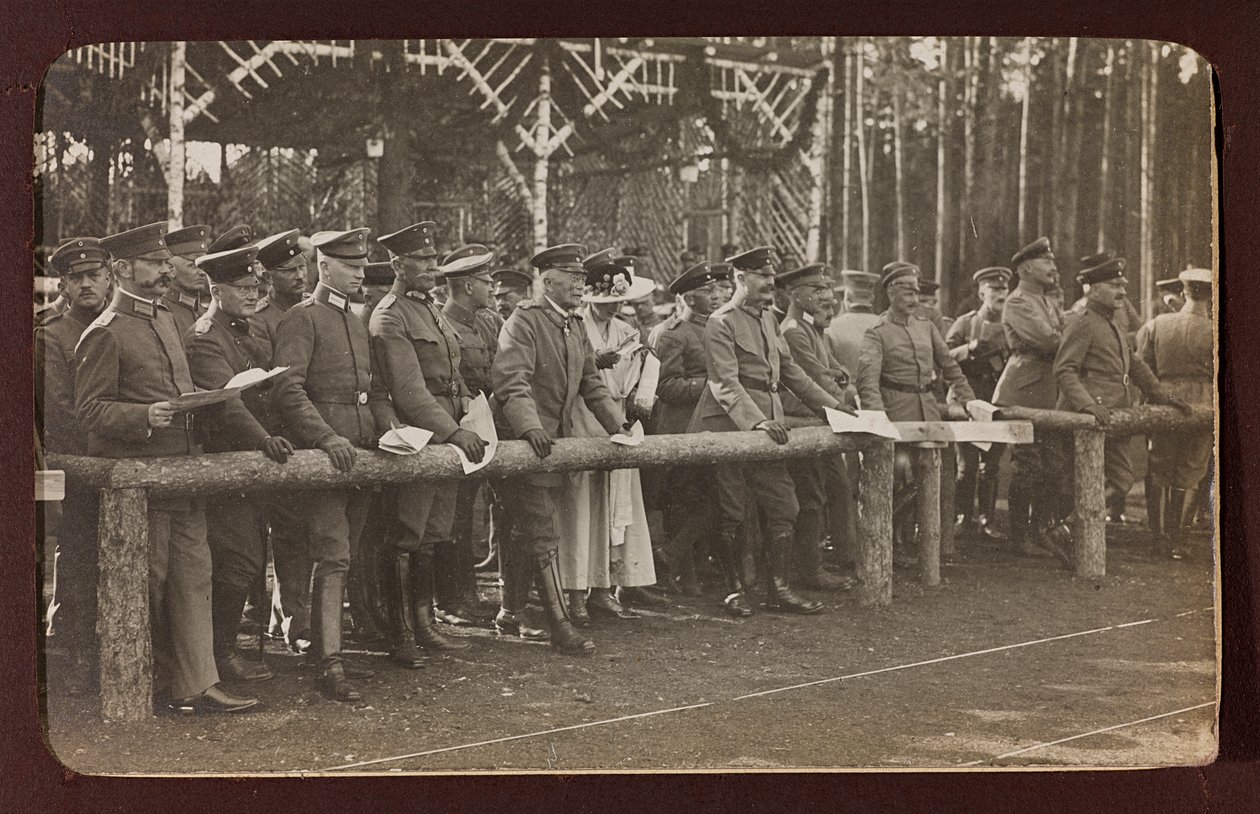 I wojna światowa: Ukraina w latach 1914-1916 podczas najazdu wojsk niemieckich. Grupa żołnierzy (zdjęcie czarno-białe) autorstwa Heldenfriedhof Dsessentniki (attr. to)
