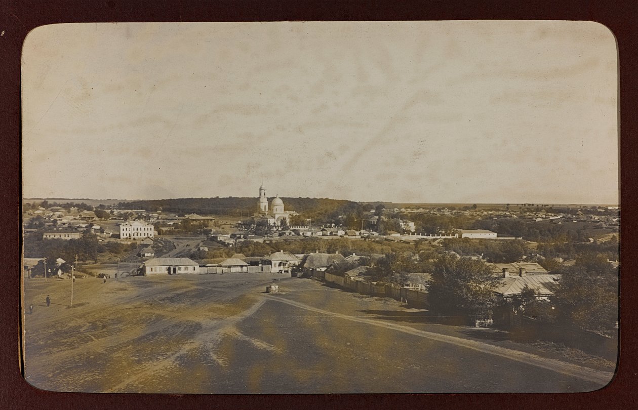 I wojna światowa: Ukraina w latach 1914-1916 podczas najazdu wojsk niemieckich. Widok Rakitnoe (zdjęcie czarno-białe) autorstwa Heldenfriedhof Dsessentniki (attr. to)