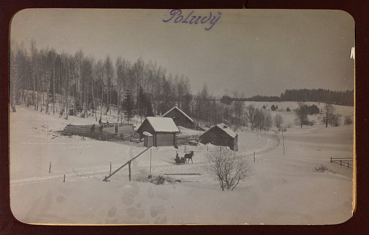I wojna światowa: Ukraina w latach 1914-1916 podczas najazdu wojsk niemieckich. Widok ze śniegiem (zdjęcie czarno-białe) autorstwa Heldenfriedhof Dsessentniki (attr. to)