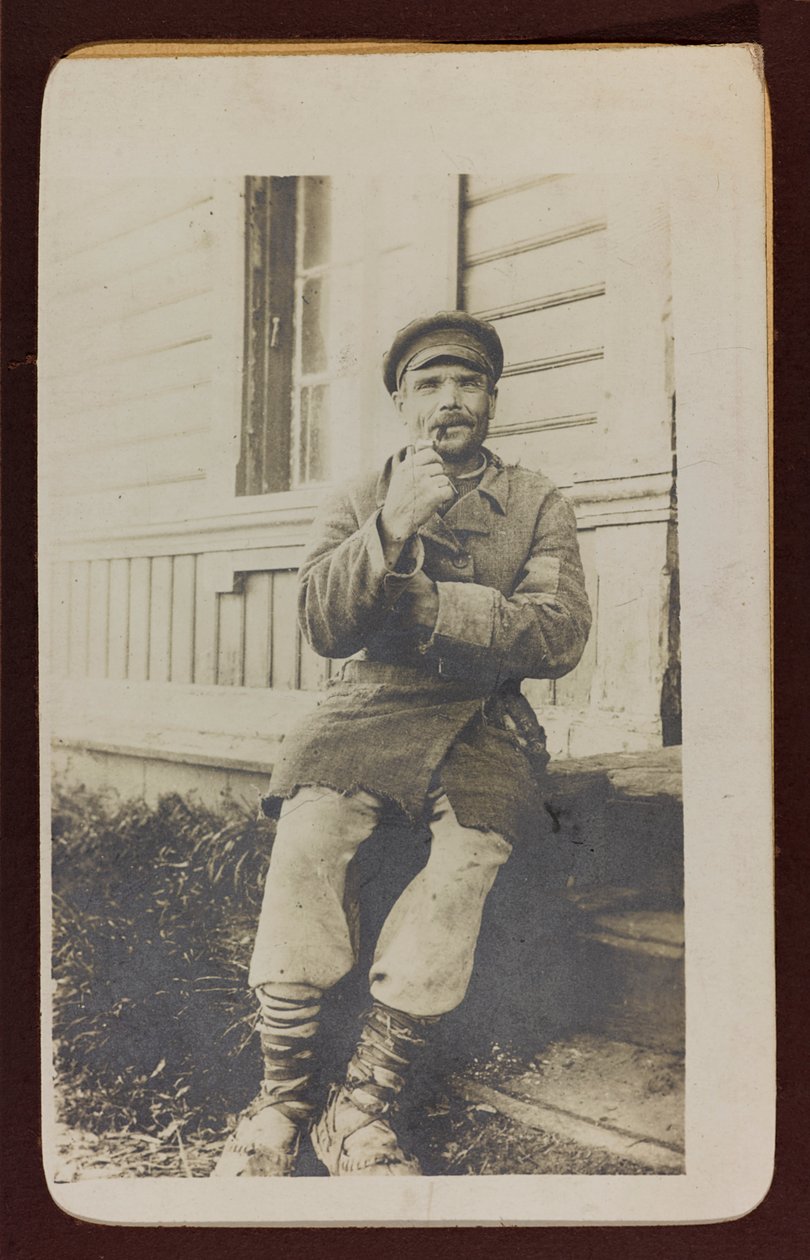 I wojna światowa: Ukraina w latach 1914-1916 podczas najazdu wojsk niemieckich. Portret mężczyzny (zdjęcie czarno-białe) autorstwa Heldenfriedhof Dsessentniki (attr. to)