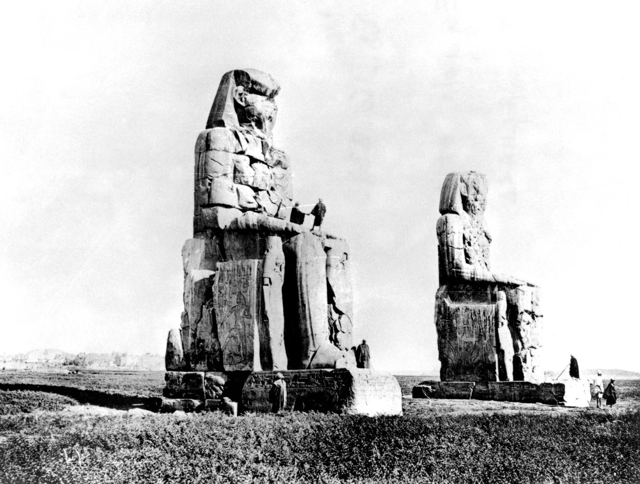Kolosy Memnona, Teby, Nubia, Egipt, 1887 r. autorstwa Georges Henri Bechard