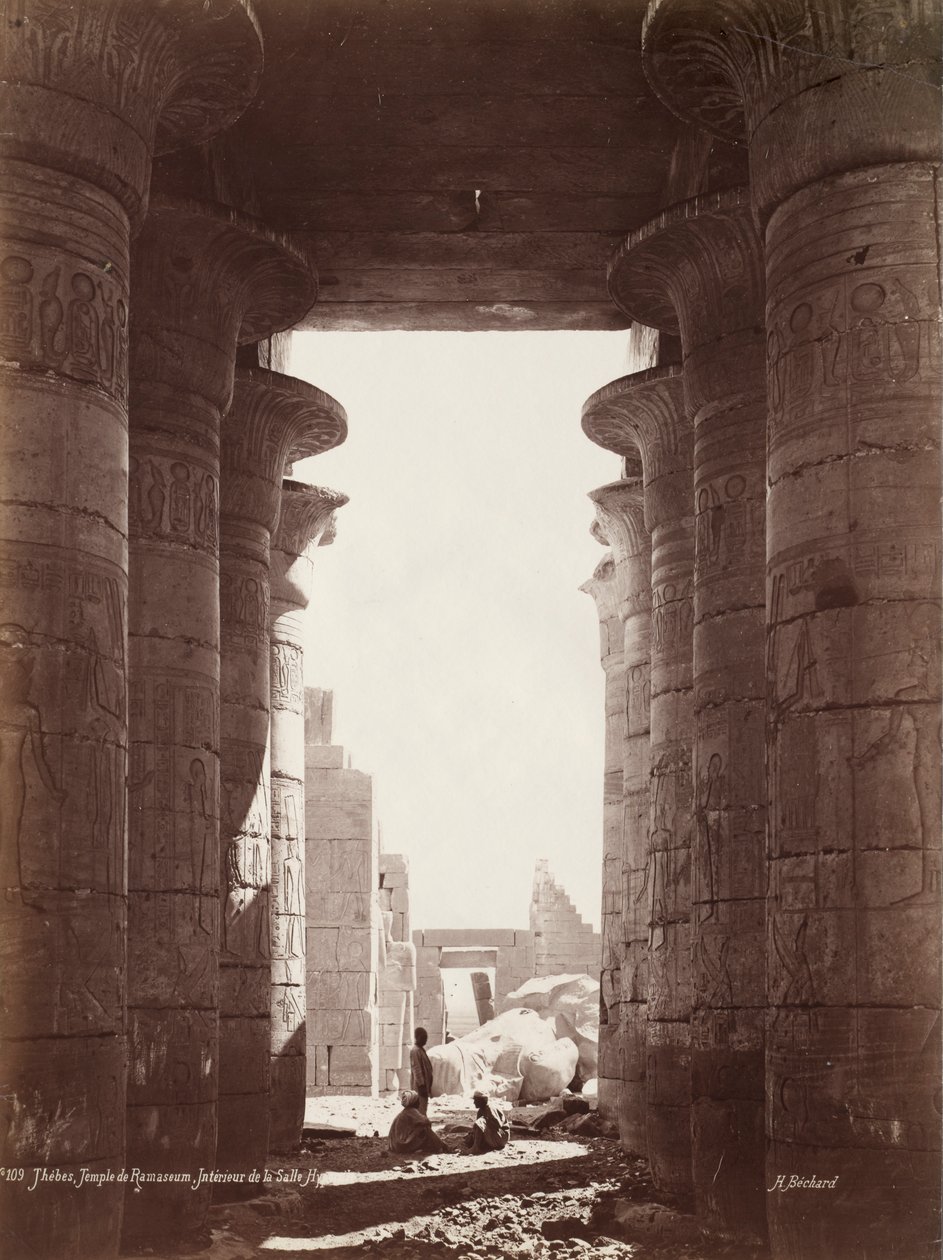 Teby, Świątynia Ramesseum, Wnętrze Sali Hypostylowej, lata 70. XIX wieku. autorstwa Georges Henri Bechard