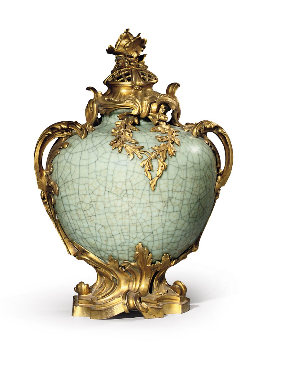 Jeden z pary wazonów i pokryw w stylu Ludwika XV, oprawy z 1883 r., porcelana koniec XVIII-pocz. autorstwa Henri Dasson