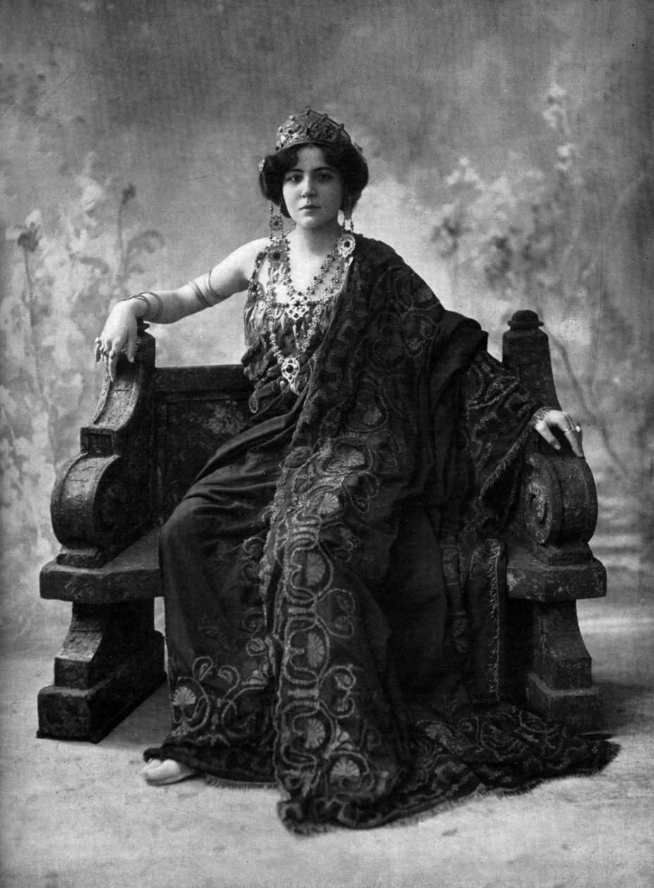 Francuska sopranistka Suzanne Brohly jako Clytemnestre w operze „Ifigenie en Aulide”, Paryż, fot. Henri Manuel z francuskiej gazety „Le Theatre” kwiecień 1908 autorstwa Henri Manuel